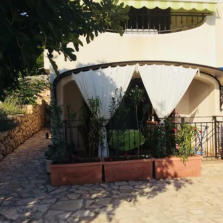 雅德兰卡公寓 *